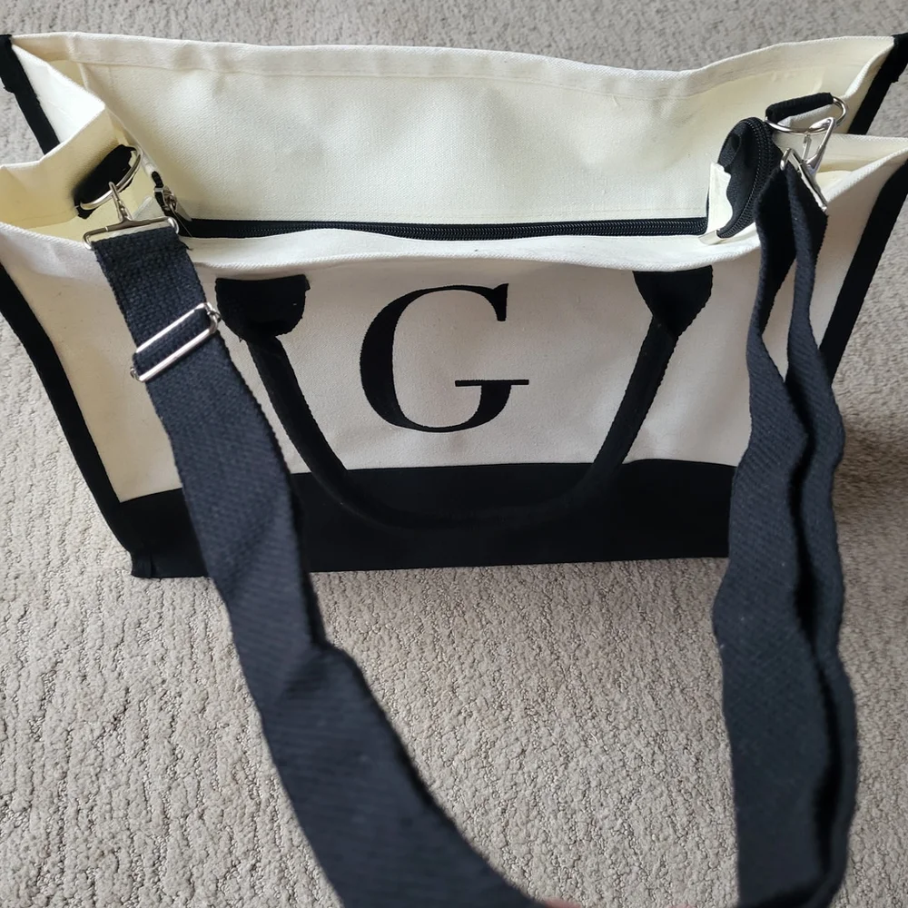 Women’s BeeGreen Embroidery Monogram Tote Bag – Initial “G” – Black & White –NWT